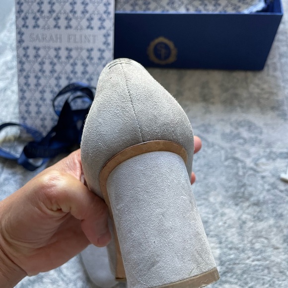 Perfect Round Toe Pump 70 IT 34.5 - US 4.5 / Light Gray Suede - Picture 8 of 9